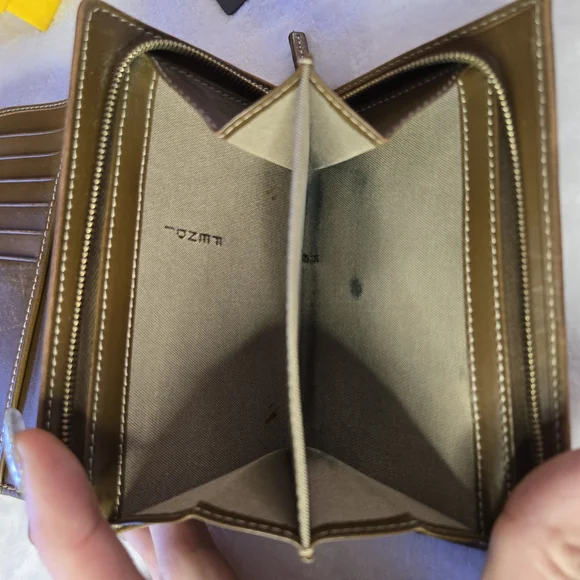 All Inclusive Fendi Brown Wallet with Iconic Monogram Pattern - Picture 6 of 14